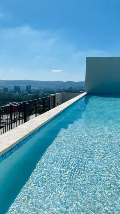 Entire Beautiful Condo With Rooftop Pool And Gym San Salvador Exterior foto